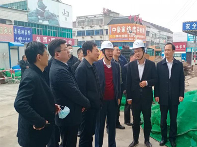 南通市家紡市場協同發(fā)展領導小組組長、副市長潘建華在園區(qū)視察協同發(fā)展相關工程項目